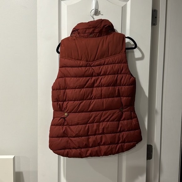 Burnt orange/red H&M puffer vest - Picture 4 of 8